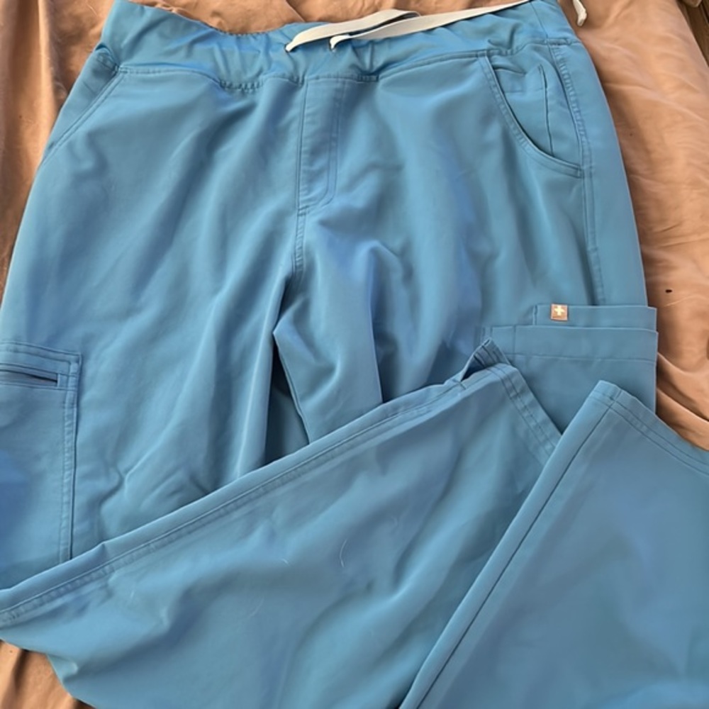 Figs scrubs - Picture 2 of 4